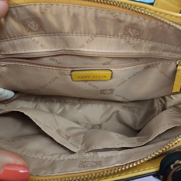 3122 Medium Ann Klein Cross Body Shoulder Bag In Gold and Black - Picture 11 of 13